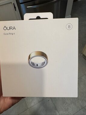Oura Gold Ring 4 - Gold BRAND NEW